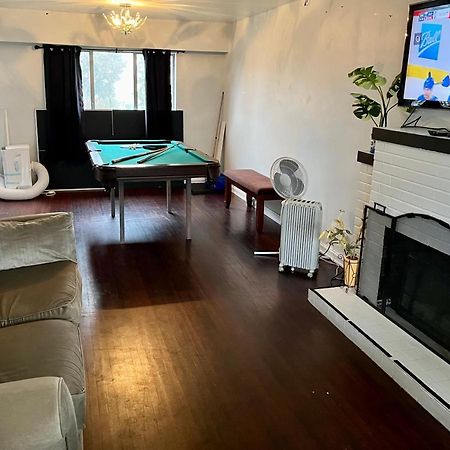 Вилла Vintage - 3 Bed House - North Surrey - Ping-Pong And Pool Table - Tv Cable Экстерьер фото
