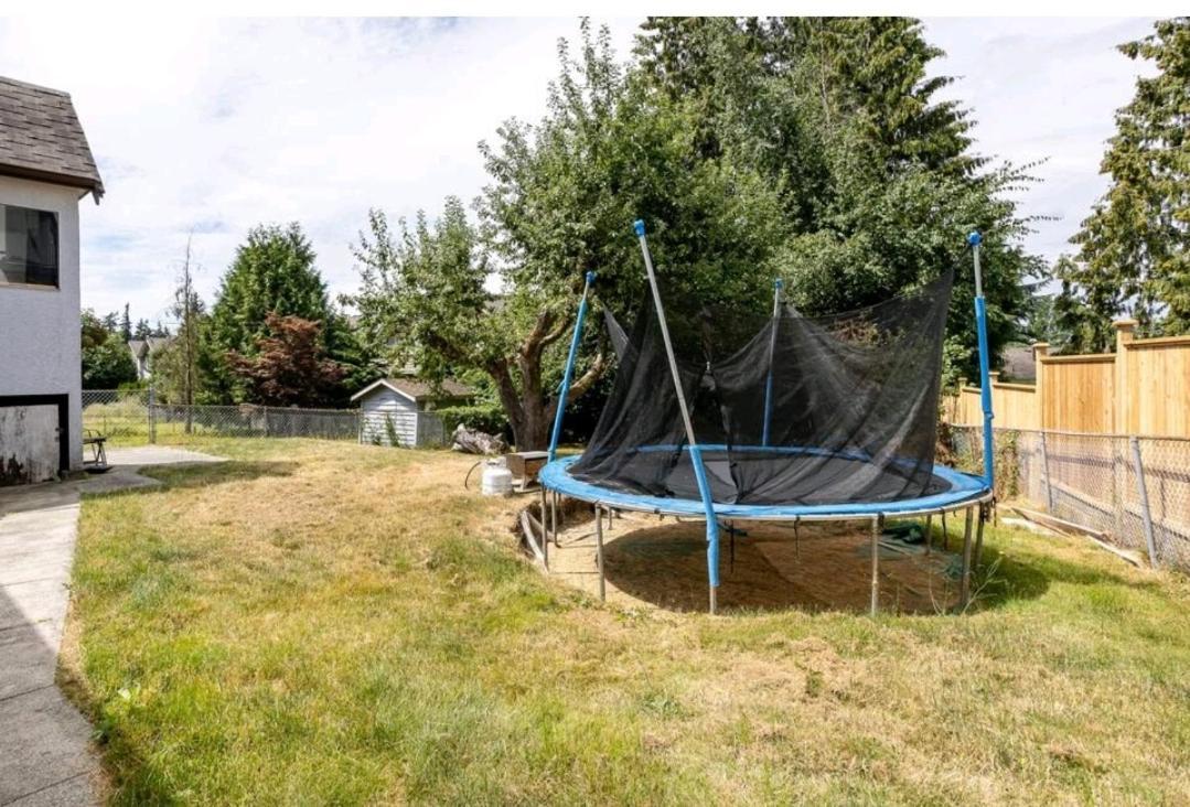 Вилла Vintage - 3 Bed House - North Surrey - Ping-Pong And Pool Table - Tv Cable Экстерьер фото