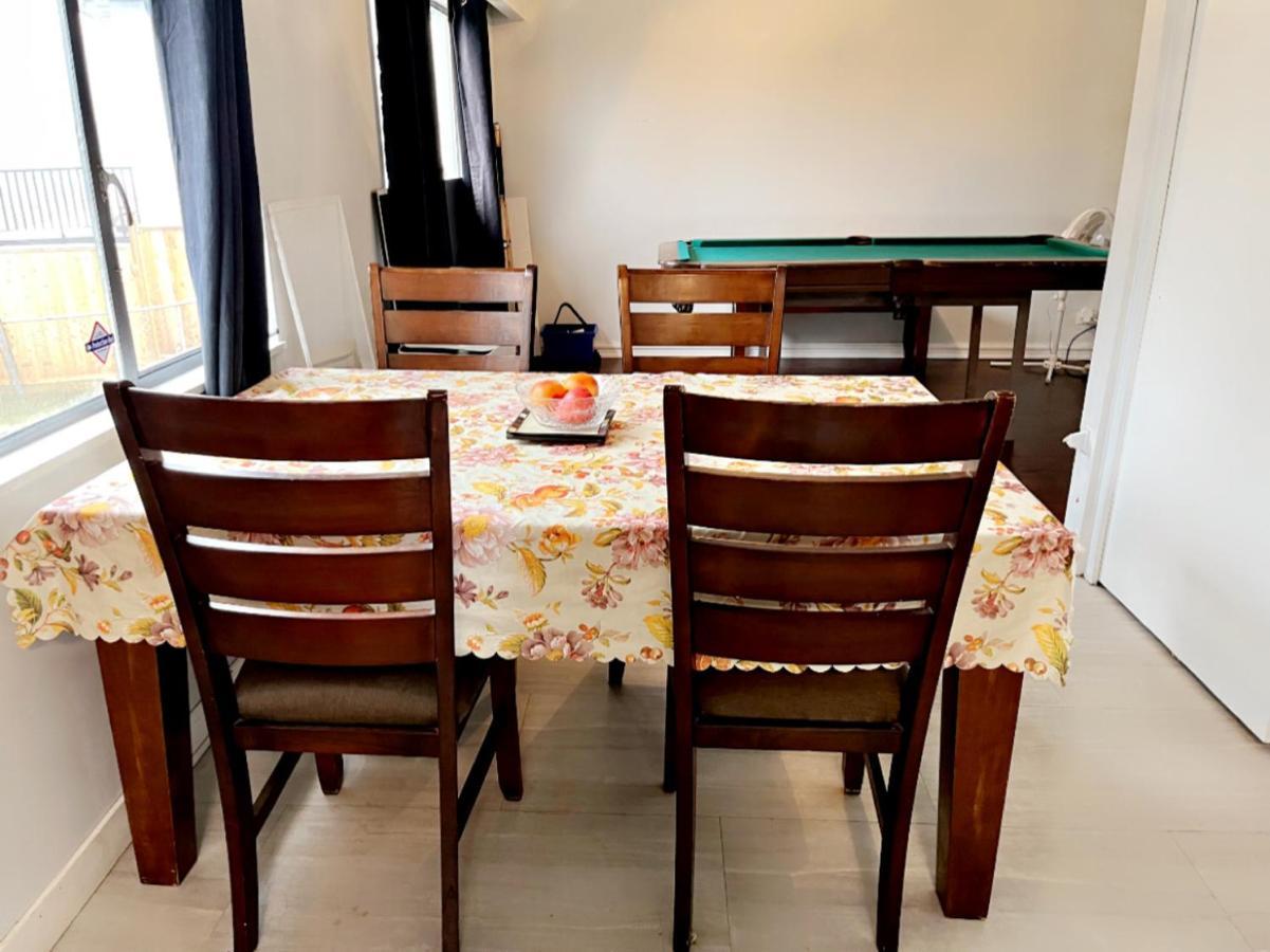 Вилла Vintage - 3 Bed House - North Surrey - Ping-Pong And Pool Table - Tv Cable Экстерьер фото